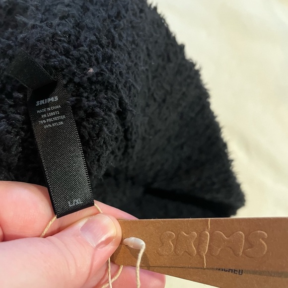 Skims Sz Women’s L/XL black cozy knit teddy bear soft shorts NWT! - Picture 4 of 8